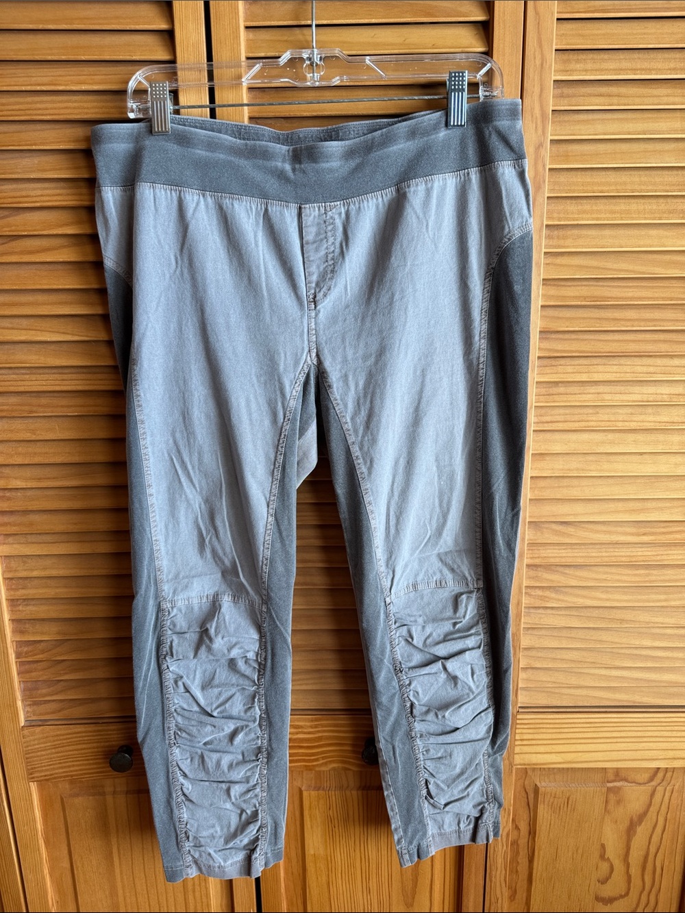 WEARABLES Women’s Gray Active Stretch Capri Pants